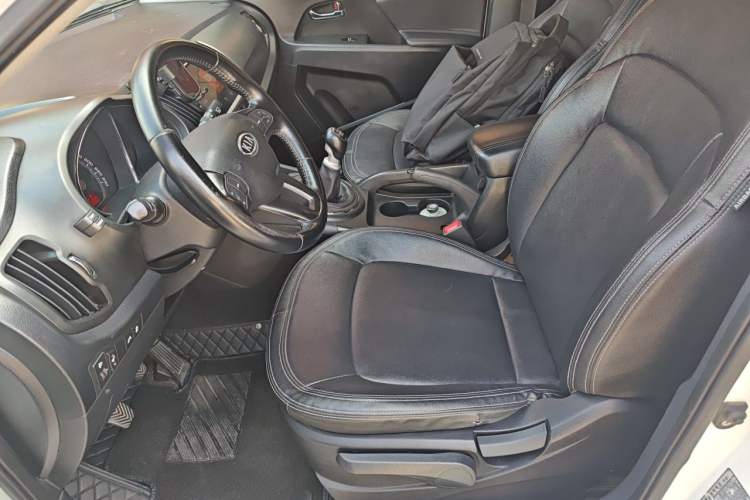 Used Kia Sportage R 2014 2.0L Manual Two-Wheel-Drive GLS Left Front Seat