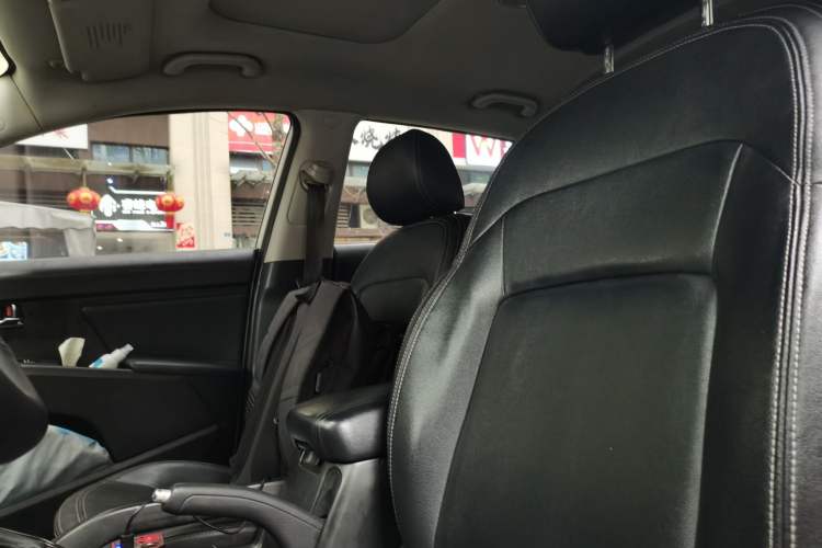 Used Kia Sportage R 2014 2.0L Automatic Two-Wheel Drive GLS Trim Left Front Seat