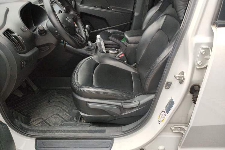 Used Kia Sportage R 2014 2.0L Manual Two-Wheel Drive GL Trim Left Front Seat