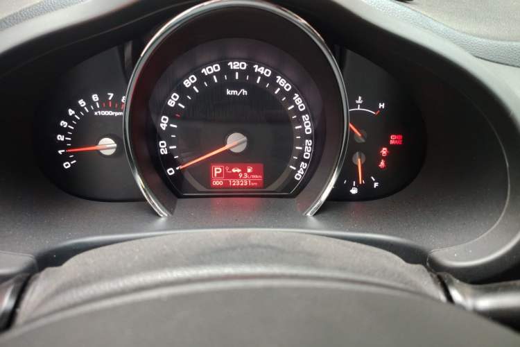 Used Kia Sportage R 2014 2.0L Automatic Two-Wheel Drive DLX Odometer Close Up