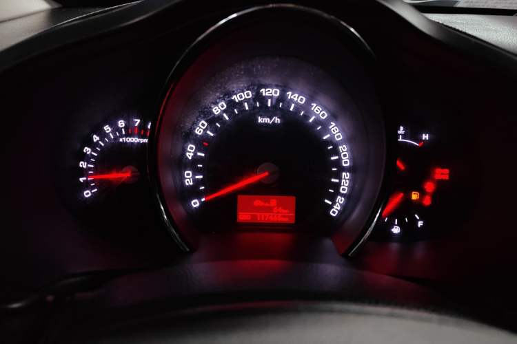 Used Kia Sportage R 2014 2.0L Manual Two-Wheel-Drive GLS Odometer Close Up