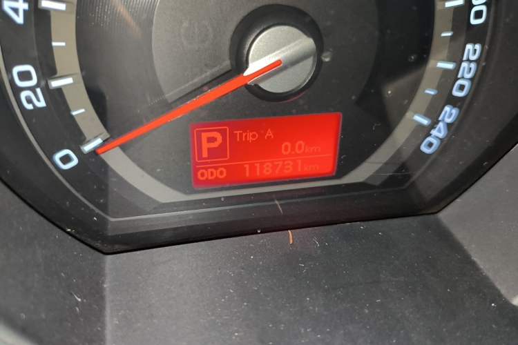Used Kia Sportage R 2014 2.0L Automatic Two-Wheel Drive GLS Trim Odometer Close Up