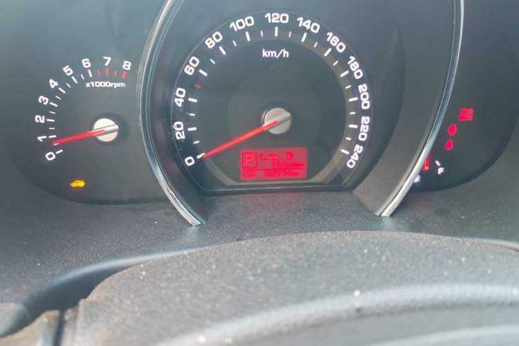 Used Kia Sportage R 2014 2.0L Automatic Two-Wheel Drive DLX Odometer Close Up