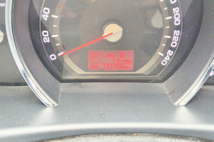 Used Kia Sportage R 2014 2.0L Automatic Two-Wheel Drive GLS Trim Odometer Close Up