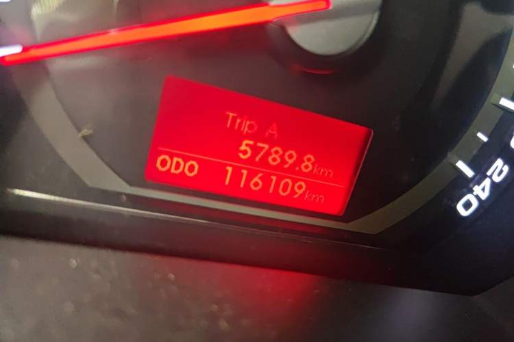 Used Kia Sportage R 2014 2.0L Manual Two-Wheel-Drive GLS Odometer Close Up