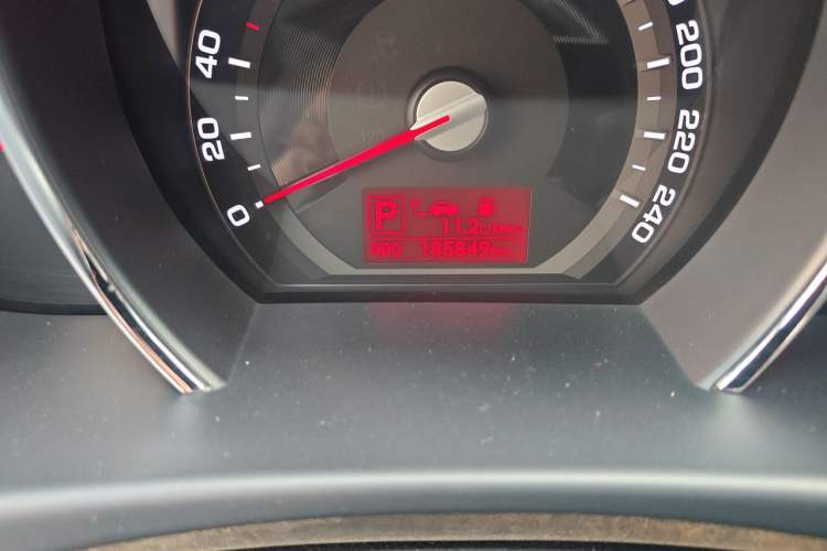 Used Kia Sportage R 2014 2.0L Automatic Two-Wheel Drive GLS Trim Odometer Close Up