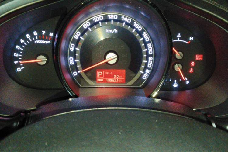 Used Kia Sportage R 2014 2.0L Automatic Two-Wheel Drive GLS Trim Odometer Close Up