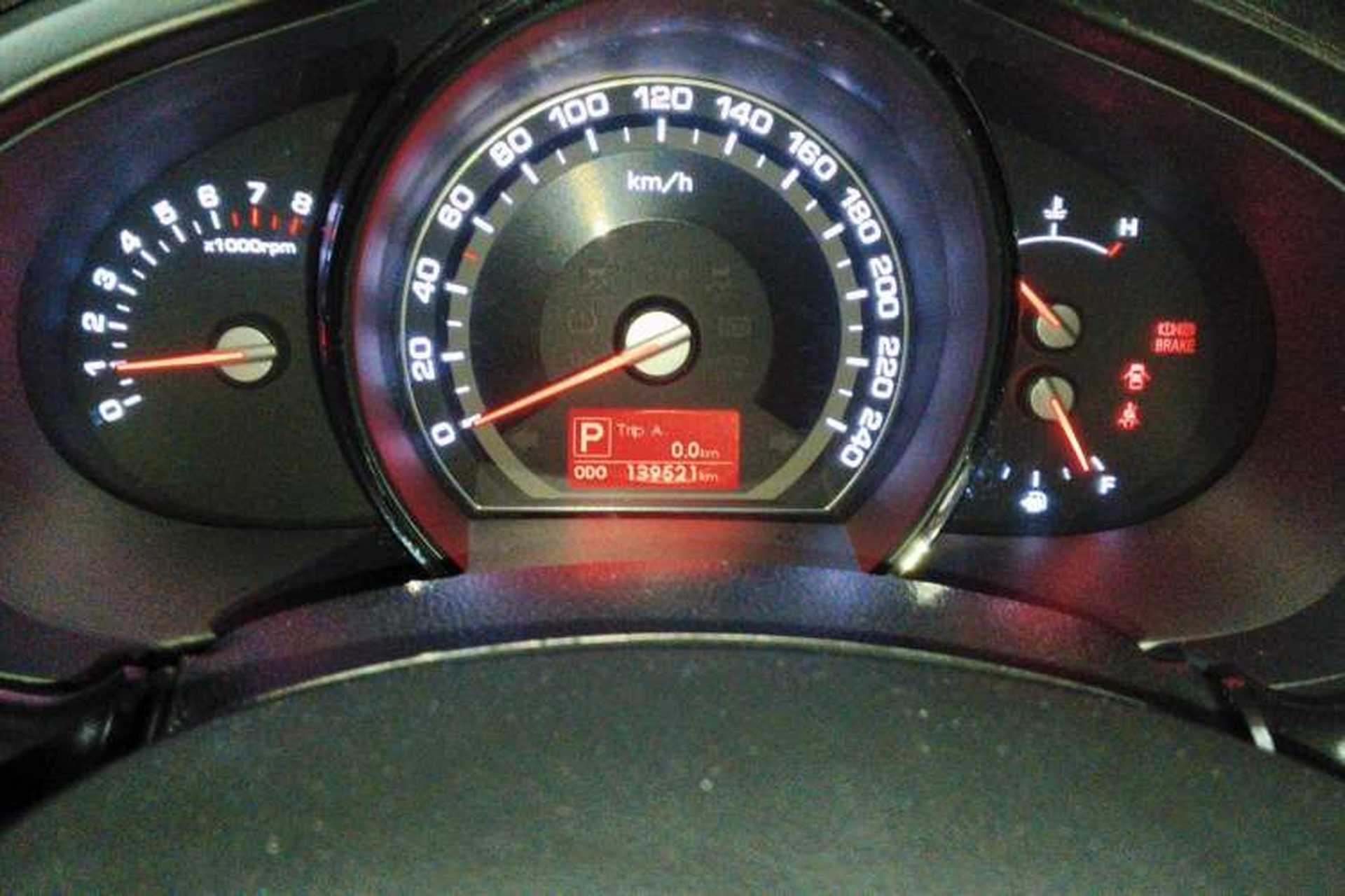 Used Kia Sportage R 2014 2.0L Automatic Two-Wheel Drive GLS Trim Odometer Close Up