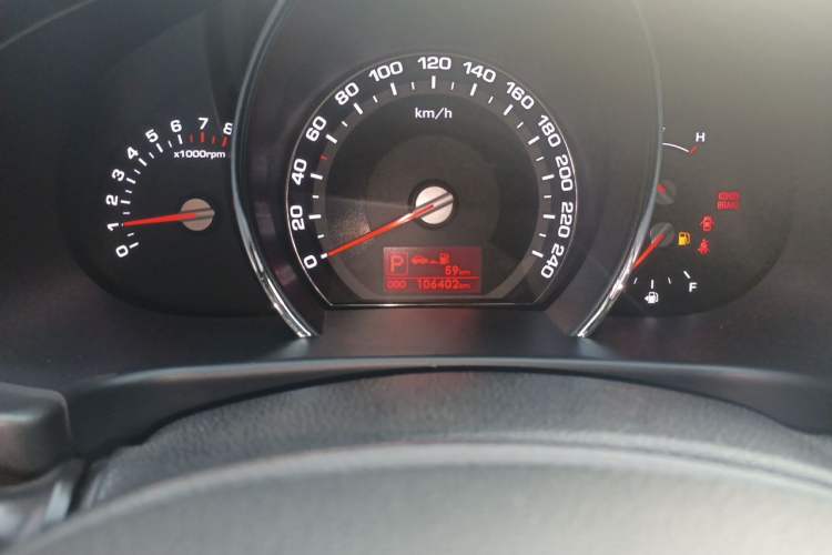 Used Kia Sportage R 2014 2.0L Automatic Two-Wheel Drive GLS Trim Odometer Close Up