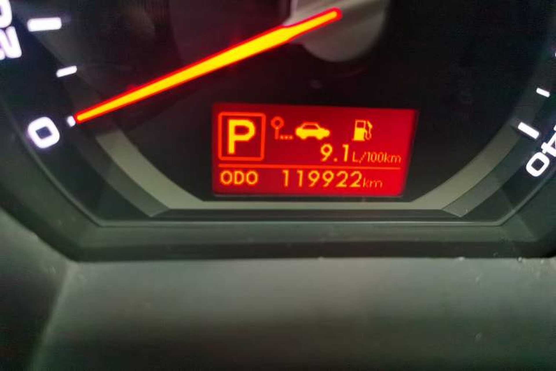 Used Kia Sportage R 2014 2.0L Automatic Two-Wheel Drive GLS Trim Odometer Close Up