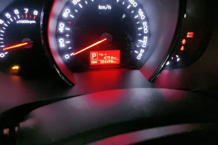 Used Kia Sportage R 2014 2.0L Automatic Two-Wheel Drive GLS Trim Odometer Close Up