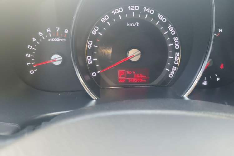 Used Kia Sportage R 2014 2.0L Automatic Two-Wheel Drive GLS Trim Odometer Close Up