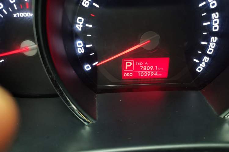 Used Kia Sportage R 2014 2.0L Automatic Two-Wheel Drive GLS Trim Odometer Close Up