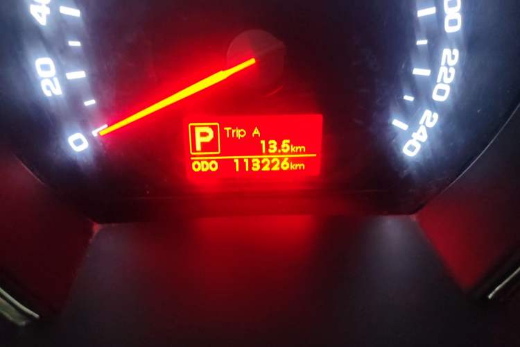 Used Kia Sportage R 2014 2.0L Automatic Two-Wheel Drive Premium Trim Odometer Close Up