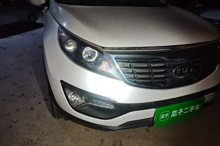 Used Kia Sportage R 2014 2.0L Manual Two-Wheel Drive GL Trim Right Front Headlight