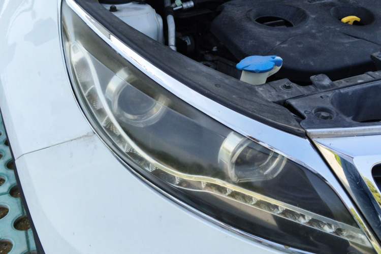 Used Kia Sportage R 2014 2.0L Automatic Two-Wheel Drive GLS Trim Right Front Headlight