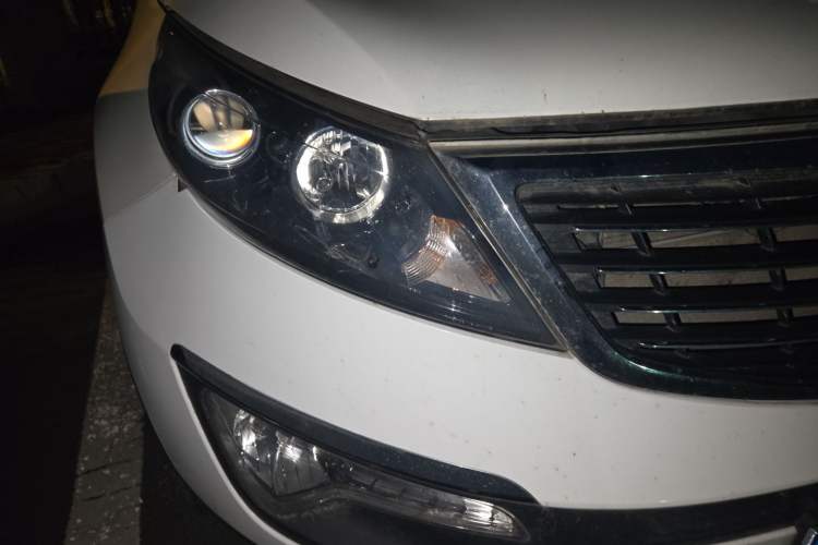 Used Kia Sportage R 2014 2.0L Automatic Two-Wheel Drive GLS Trim Right Front Headlight