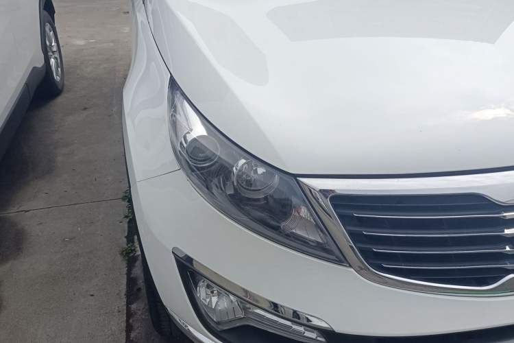Used Kia Sportage R 2014 2.0L Automatic Two-Wheel Drive GLS Trim Right Front Headlight