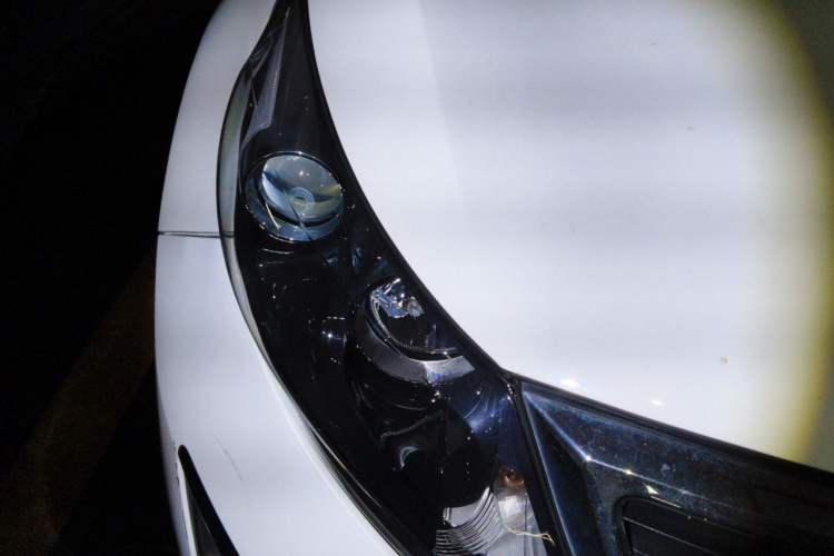 Used Kia Sportage R 2014 2.0L Automatic Two-Wheel Drive GLS Trim Right Front Headlight