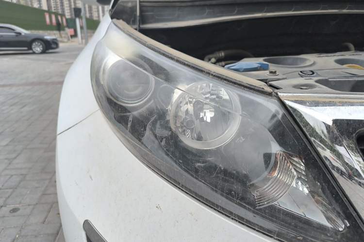 Used Kia Sportage R 2014 2.0L Automatic Two-Wheel Drive GLS Trim Right Front Headlight