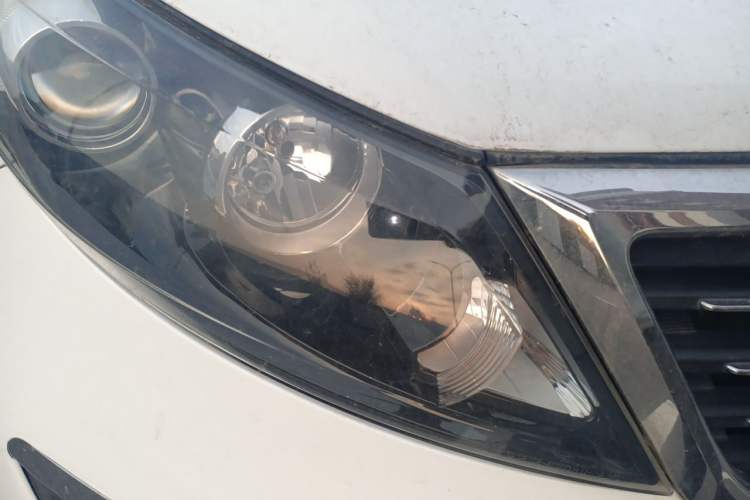 Used Kia Sportage R 2014 2.0L Automatic Two-Wheel Drive GLS Trim Right Front Headlight