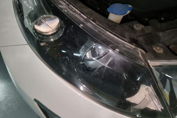 Used Kia Sportage R 2014 2.0L Automatic Two-Wheel Drive GLS Trim Right Front Headlight