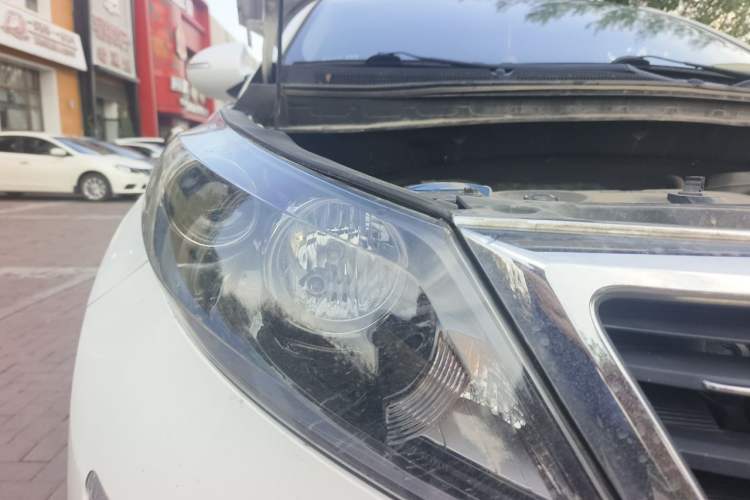 Used Kia Sportage R 2014 2.0L Automatic Two-Wheel Drive GLS Trim Right Front Headlight