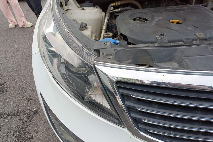 Used Kia Sportage R 2014 2.0L Automatic Two-Wheel Drive GLS Trim Right Front Headlight