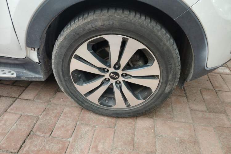 Used Kia Sportage R 2014 2.0L Automatic Two-Wheel Drive DLX Right Front Wheel Hub