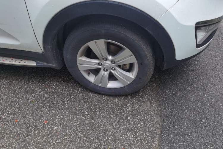 Used Kia Sportage R 2014 2.0L Automatic Two-Wheel Drive GLS Trim Right Front Wheel Hub