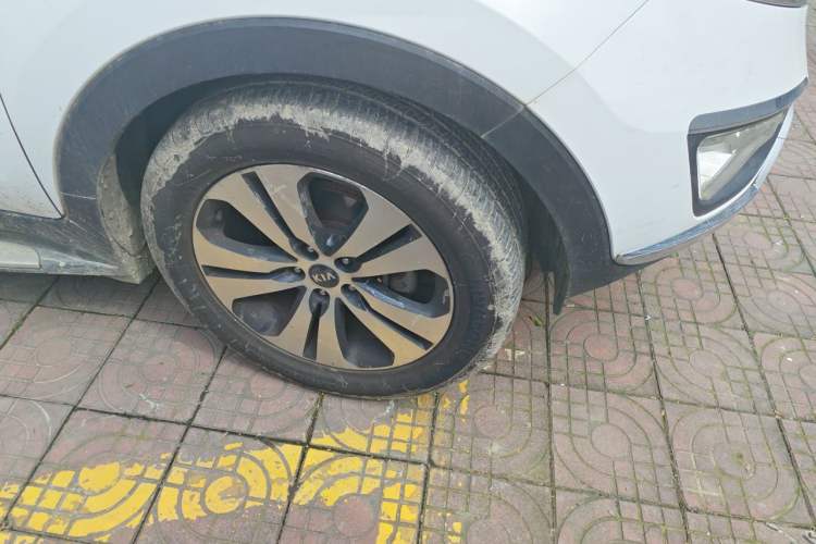 Used Kia Sportage R 2014 2.0L Automatic Two-Wheel Drive GLS Trim Right Front Wheel Hub