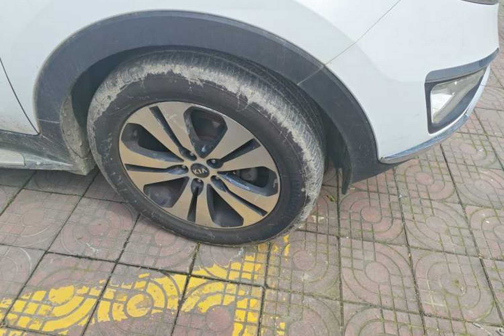 Used Kia Sportage R 2014 2.0L Automatic Two-Wheel Drive GLS Trim Right Front Wheel Hub
