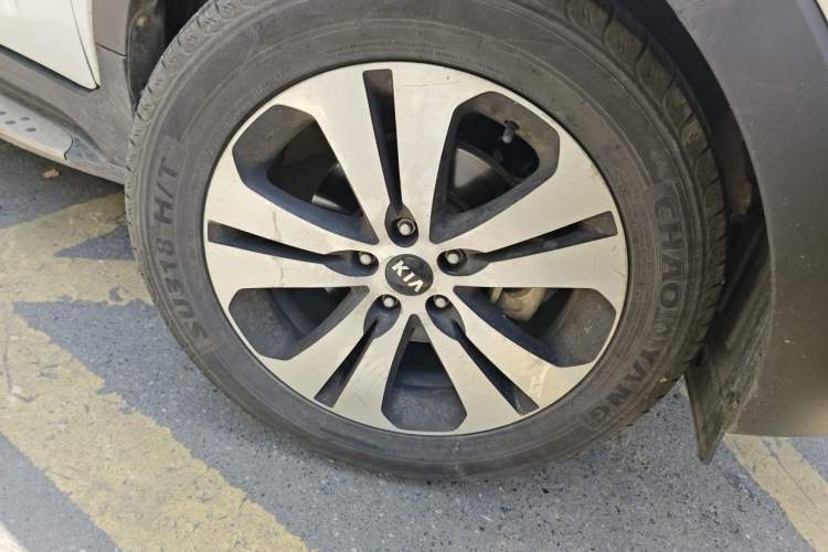 Used Kia Sportage R 2014 2.0L Automatic Two-Wheel Drive Premium Trim Right Front Wheel Hub
