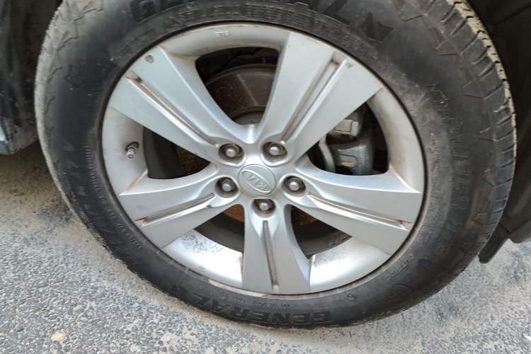 Used Kia Sportage R 2014 2.0L Automatic Two-Wheel Drive GLS Trim Right Front Wheel Hub