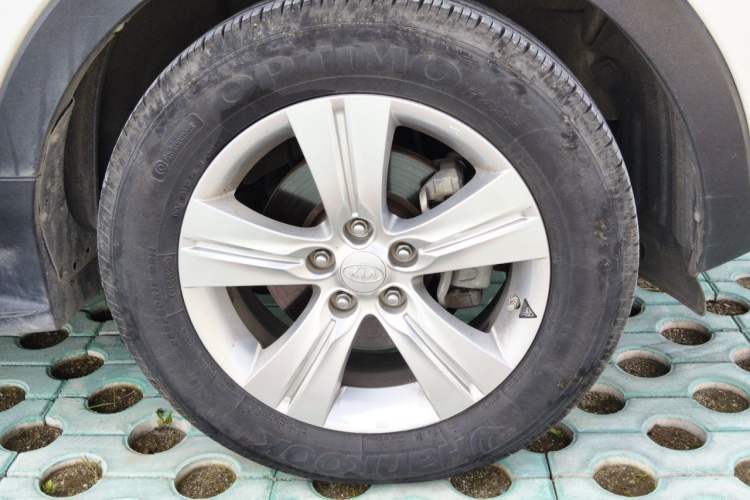 Used Kia Sportage R 2014 2.0L Automatic Two-Wheel Drive GLS Trim Right Front Wheel Hub