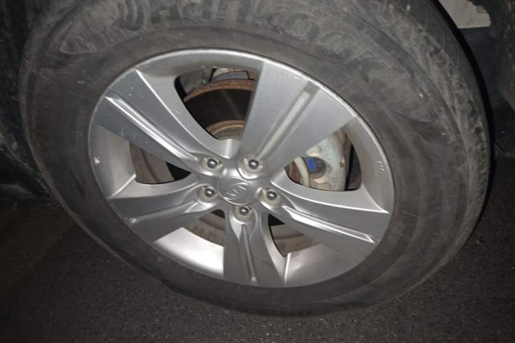 Used Kia Sportage R 2014 2.0L Automatic Two-Wheel Drive GLS Trim Right Front Wheel Hub