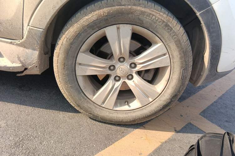 Used Kia Sportage R 2014 2.0L Automatic Two-Wheel Drive GLS Trim Right Front Wheel Hub