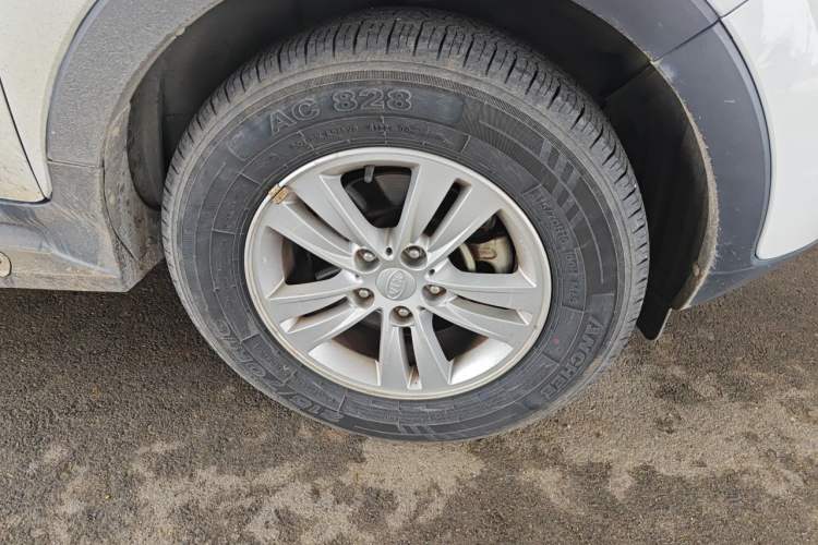 Used Kia Sportage R 2014 2.0L Manual Two-Wheel-Drive GLS Right Front Wheel Hub