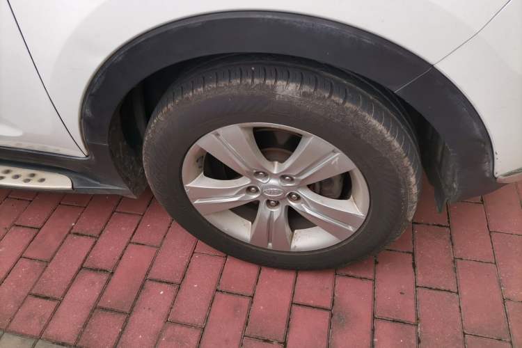 Used Kia Sportage R 2014 2.0L Automatic Two-Wheel Drive GLS Trim Right Front Wheel Hub