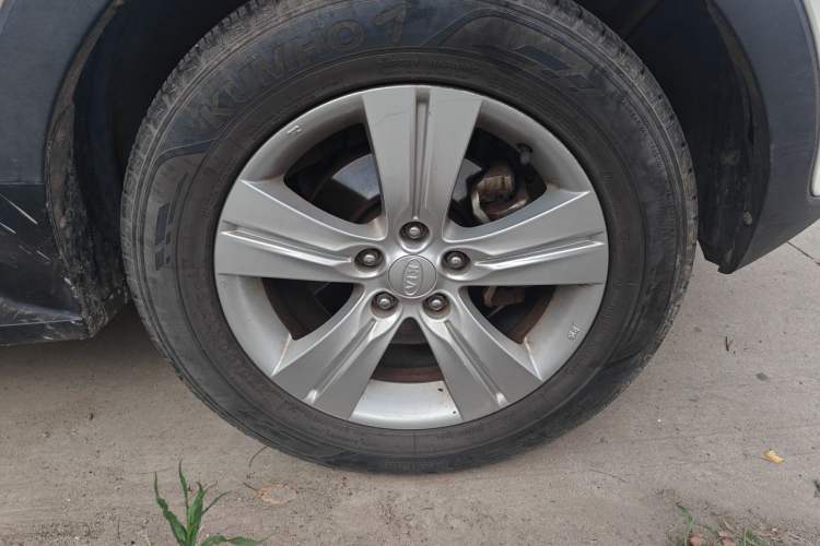Used Kia Sportage R 2014 2.0L Automatic Two-Wheel Drive GLS Trim Right Front Wheel Hub