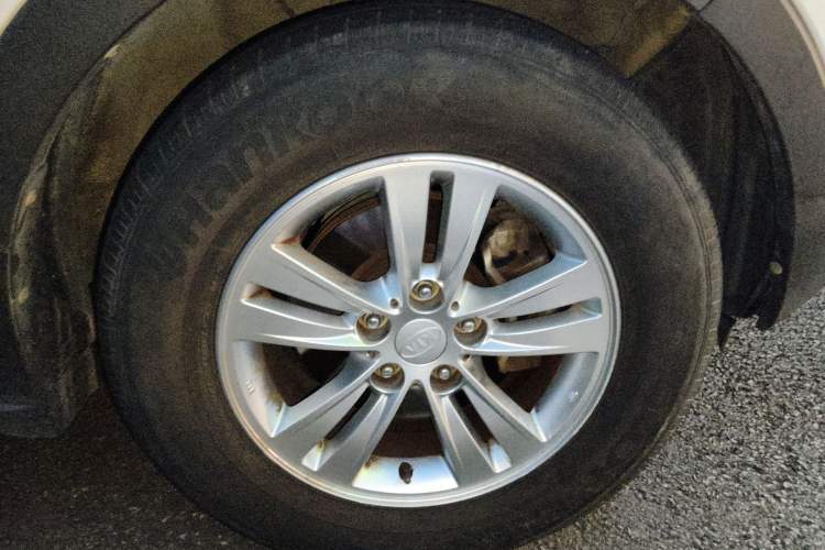 Used Kia Sportage R 2014 2.0L Automatic Two-Wheel Drive GL Right Front Wheel Hub