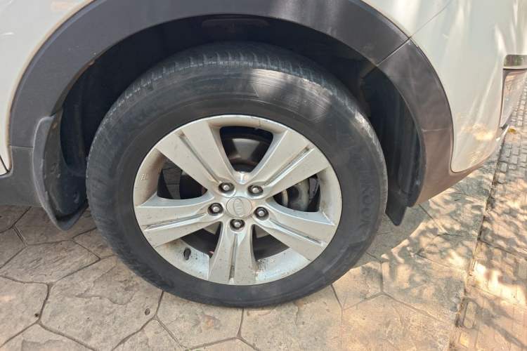 Used Kia Sportage R 2014 2.0L Automatic Two-Wheel Drive GLS Trim Right Front Wheel Hub