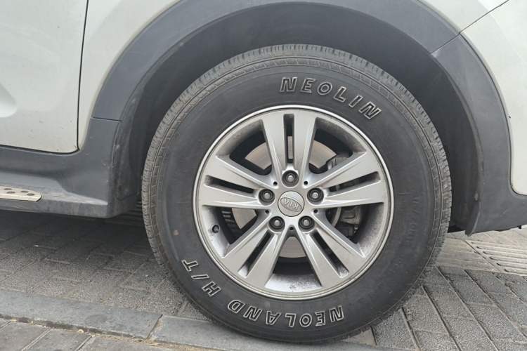 Used Kia Sportage R 2014 2.0L Automatic Two-Wheel Drive GLS Trim Right Front Wheel Hub