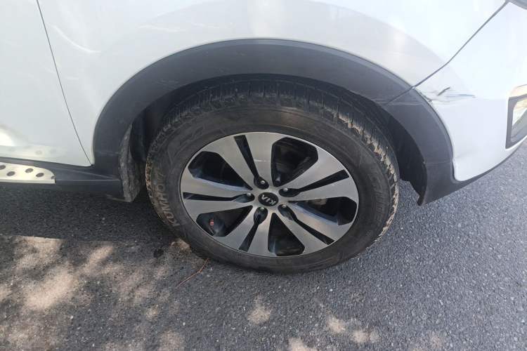 Used Kia Sportage R 2014 2.0L Automatic Two-Wheel Drive DLX Right Front Wheel Hub