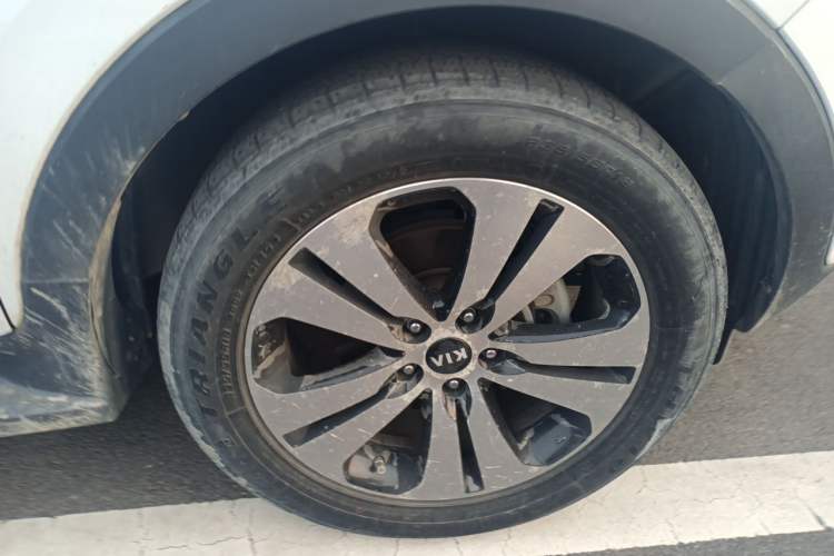 Used Kia Sportage R 2014 2.0L Automatic Two-Wheel Drive GLS Trim Right Front Wheel Hub
