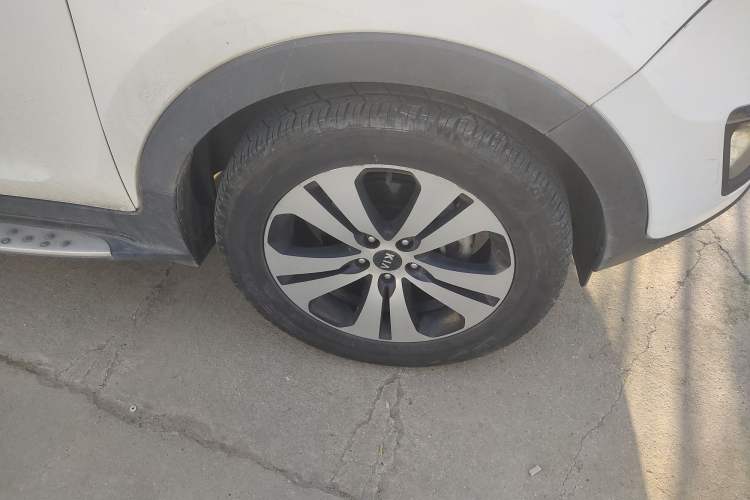Used Kia Sportage R 2014 2.0L Automatic Two-Wheel Drive DLX Right Front Wheel Hub
