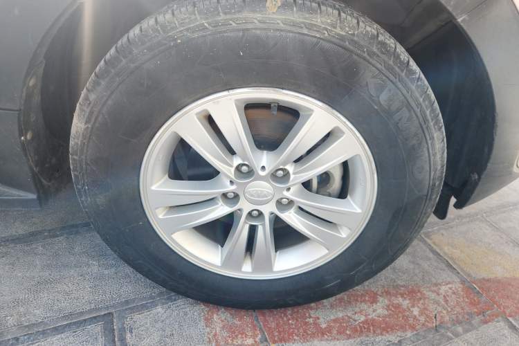 Used Kia Sportage R 2014 2.0L Automatic Two-Wheel Drive GL Right Front Wheel Hub