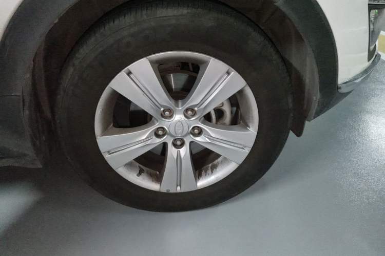 Used Kia Sportage R 2014 2.0L Automatic Two-Wheel Drive GLS Trim Right Front Wheel Hub