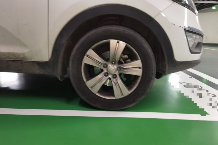 Used Kia Sportage R 2014 2.0L Automatic Two-Wheel Drive GLS Trim Right Front Wheel Hub