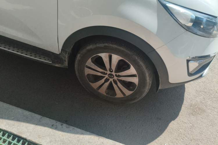 Used Kia Sportage R 2014 2.0L Automatic Two-Wheel Drive DLX Right Front Wheel Hub